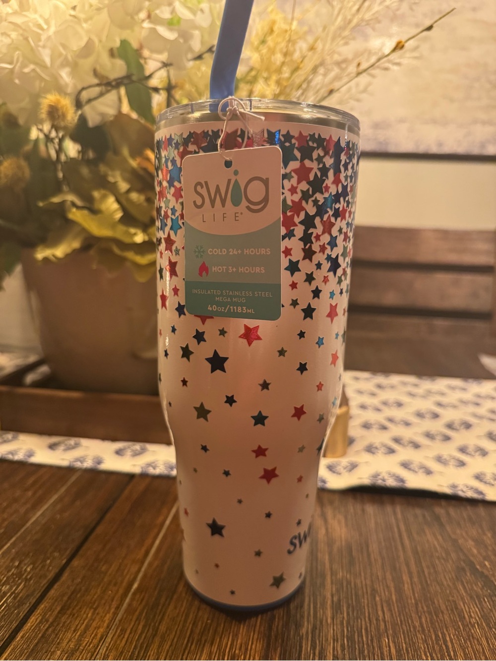 SWIG 40oz White with ⭐️ stars cup